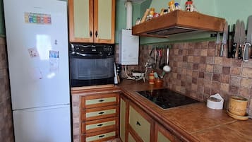冰箱、微波炉、烤箱、炉灶
