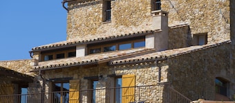 Rural House-Farmhouse near the Costa Brava and Pyrenees.