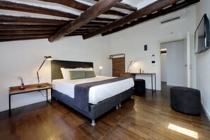 In-room safe, blackout curtains, soundproofing, iron/ironing board - Youroom Corsini (Rome)