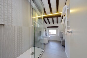 Comfort Triple Room (Villa Corsini) | Bathroom - Youroom Corsini (Rome)