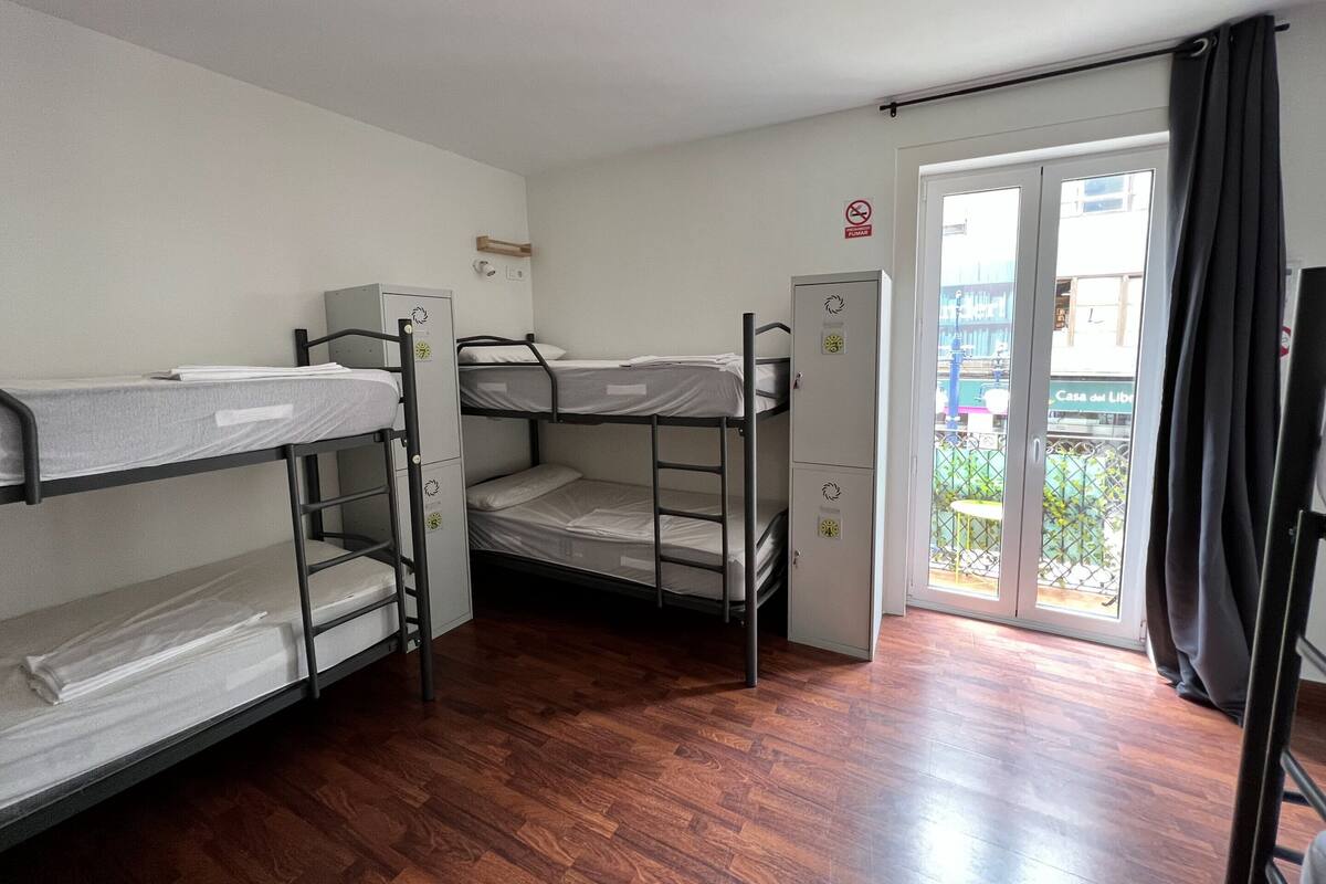 Shared Dormitory, Shared Bathroom (En habitacion compartida) | Interior