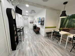 المنشأة من الداخل