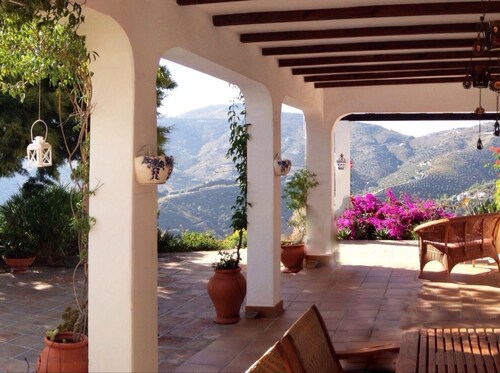 Beautiful 3 bedrooom Villa with Private pool, unspoiled views, close to Competa