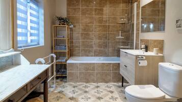 Combined shower/bathtub, hair dryer, towels, soap