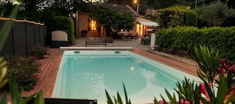 Charming cottage with large pool, garden & views of Pyrénées, near Carcassonne