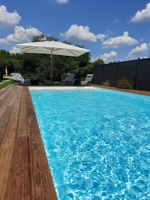 Outdoor pool - Charming cottage with large pool, garden & views of Pyrénées, near Carcassonne (Montazels)