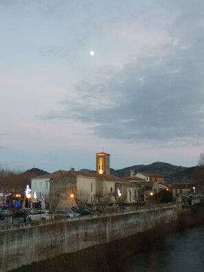 Exterior - Charming cottage with large pool, garden & views of Pyrénées, near Carcassonne (Montazels)