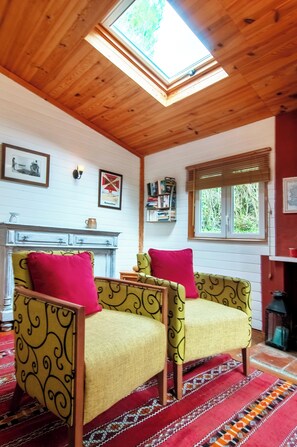 Interior - Charming cottage with large pool, garden & views of Pyrénées, near Carcassonne (Montazels)