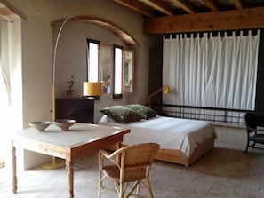 2 chambres, fer et planche à repasser, draps fournis