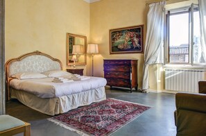 3 bedrooms, desk, iron/ironing board, travel crib