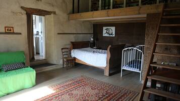 5 habitaciones, tabla de planchar con plancha, wifi y ropa de cama