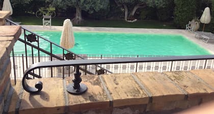 "Casale Giacinta" altes Häuschen zwischen Meer und Bergen mit Schwimmbad