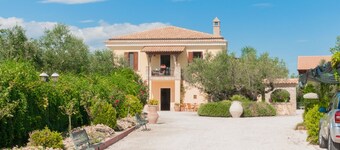 "Casale Giacinta" altes Häuschen zwischen Meer und Bergen mit Schwimmbad