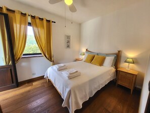 3 chambres, fer et planche à repasser, Wi-Fi gratuit, draps fournis