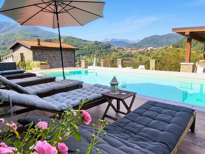 Beautiful village house, pool. Walk to restaurant. WIFI. Flexible changeover.