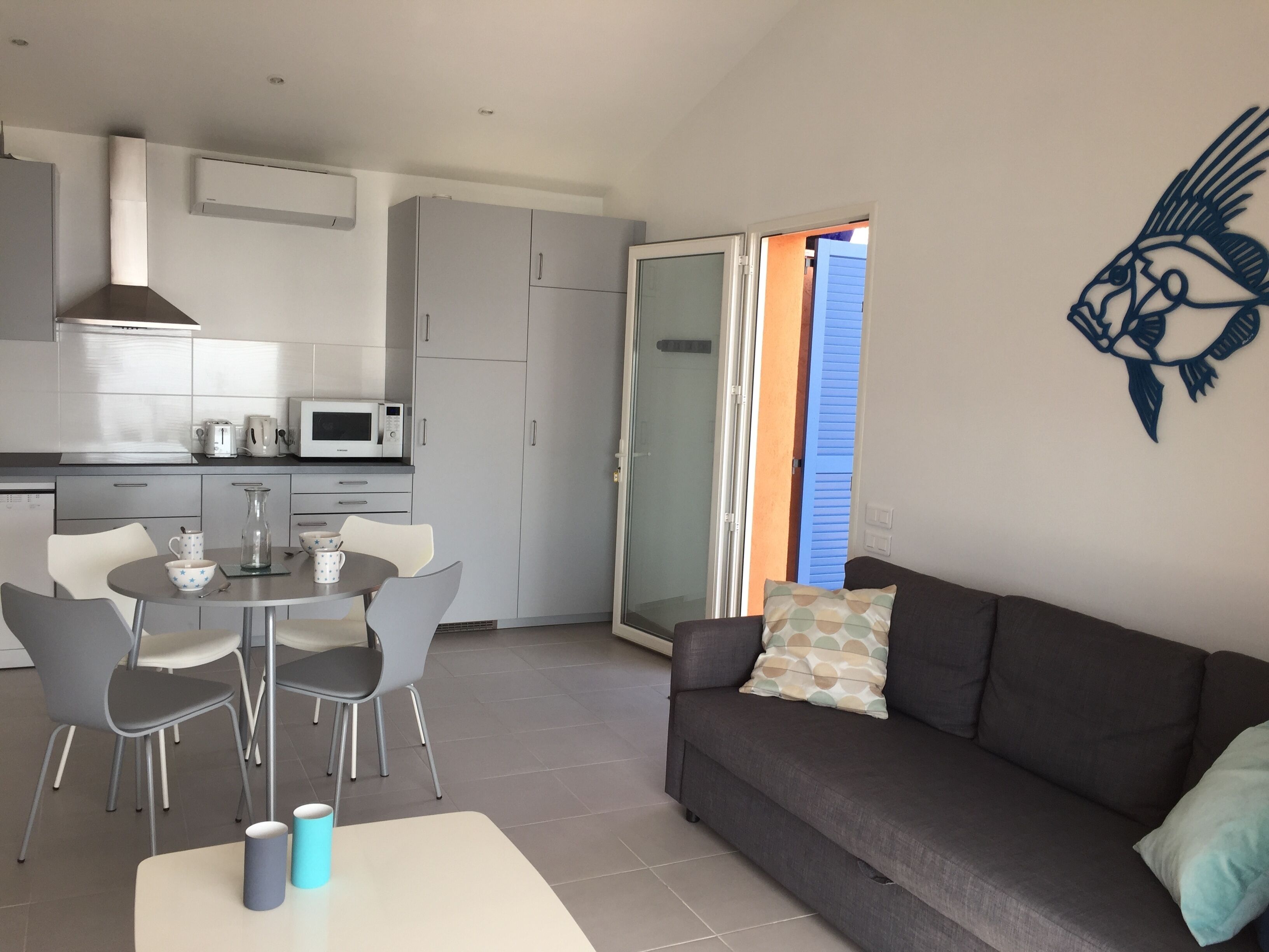 South facing apartment and terrace with breathtaking view on the sea