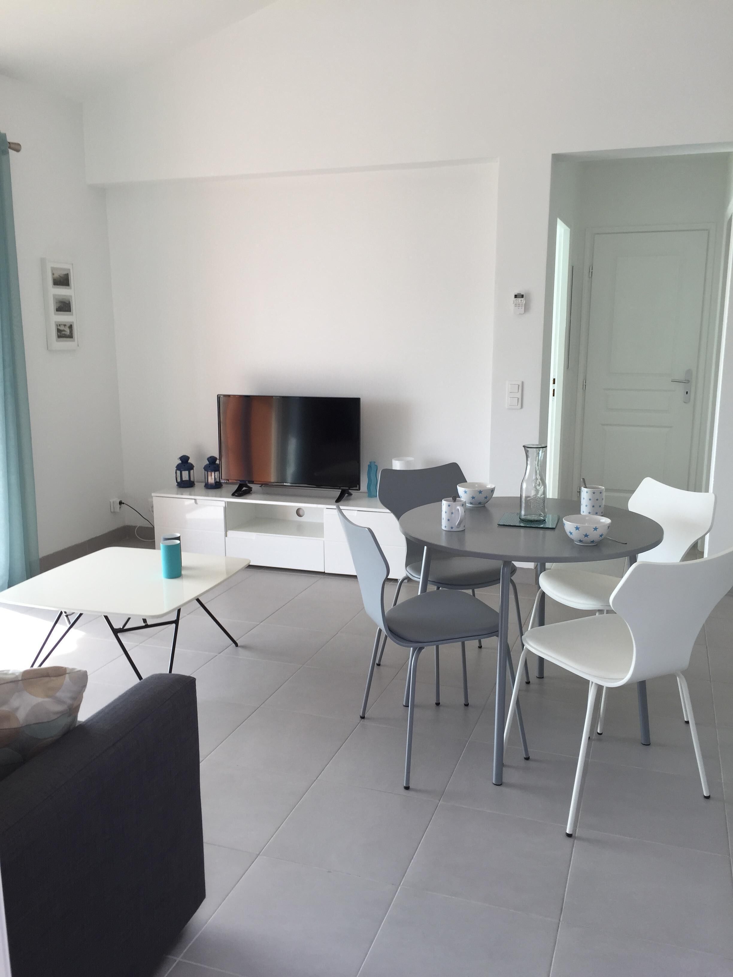 South facing apartment and terrace with breathtaking view on the sea