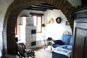 Fernseher, Kamin, DVD-Player