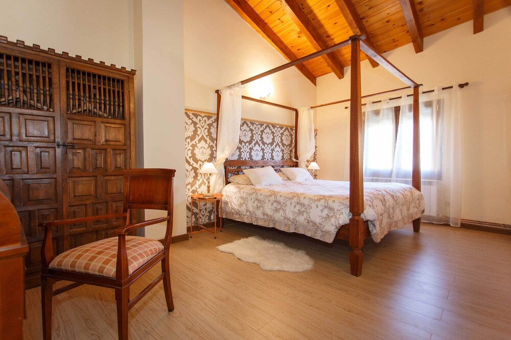 Self catering El Bulín de Braojos for 8 people