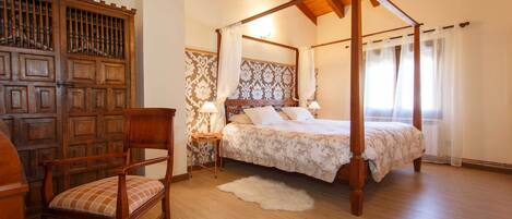 4 soverom, strykejern/-brett, wi-fi og sengetøy