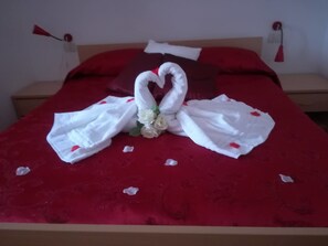 Double Room | Minibar, desk, blackout drapes, rollaway beds - Agriturismo Castanito (Vico Equense)