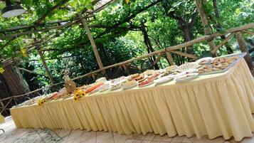 Petit déjeuner composé de spécialités régionales compris tous les jours