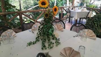 Outdoor dining