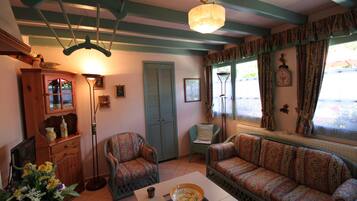 Télévision, lecteur de DVD, livres, vidéothÚque