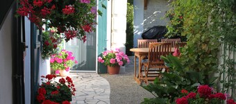 A Charming Charentaise Converted Barn with courtyard garden and barbecue