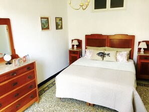 3 quartos, escrivaninha, berço de viagem, Wi-Fi de cortesia