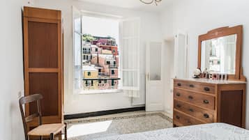 3 habitaciones, escritorio, cuna de viaje y wifi gratis