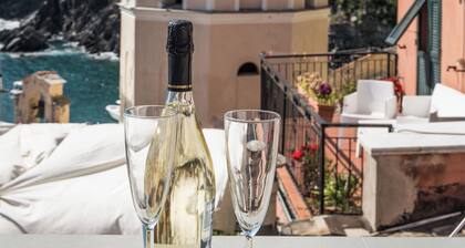 Apartment overlooking Vernazza's beautiful Marconi Square.
