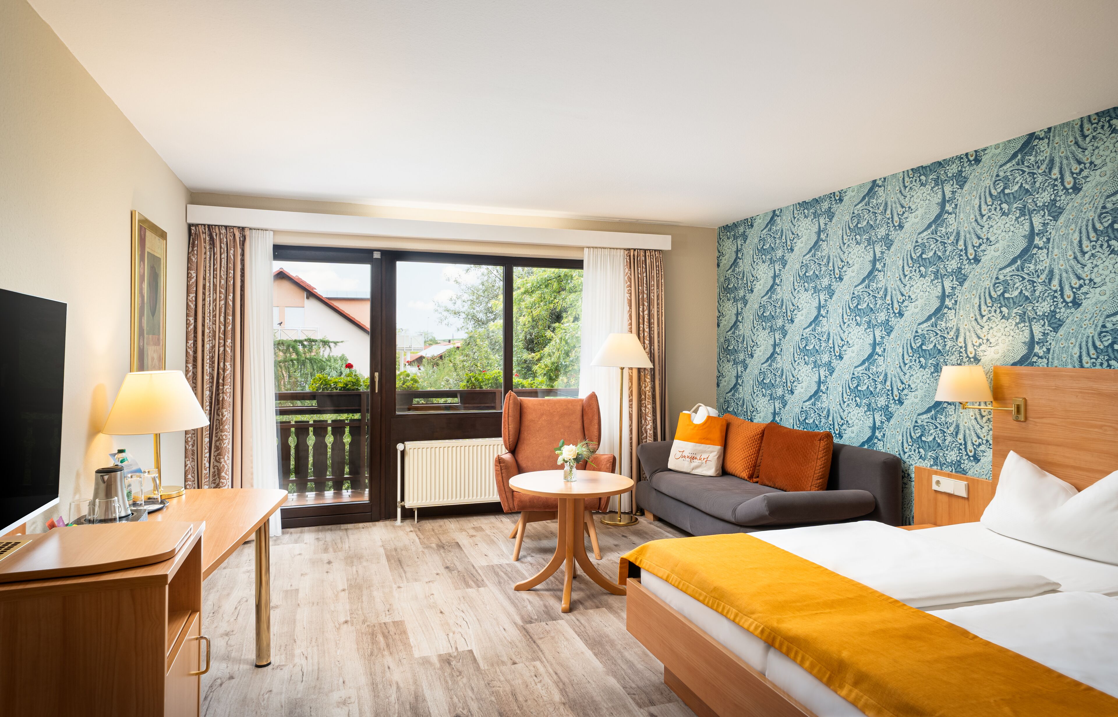 deluxe double room | 1 bedroom, minibar, in-room safe, desk