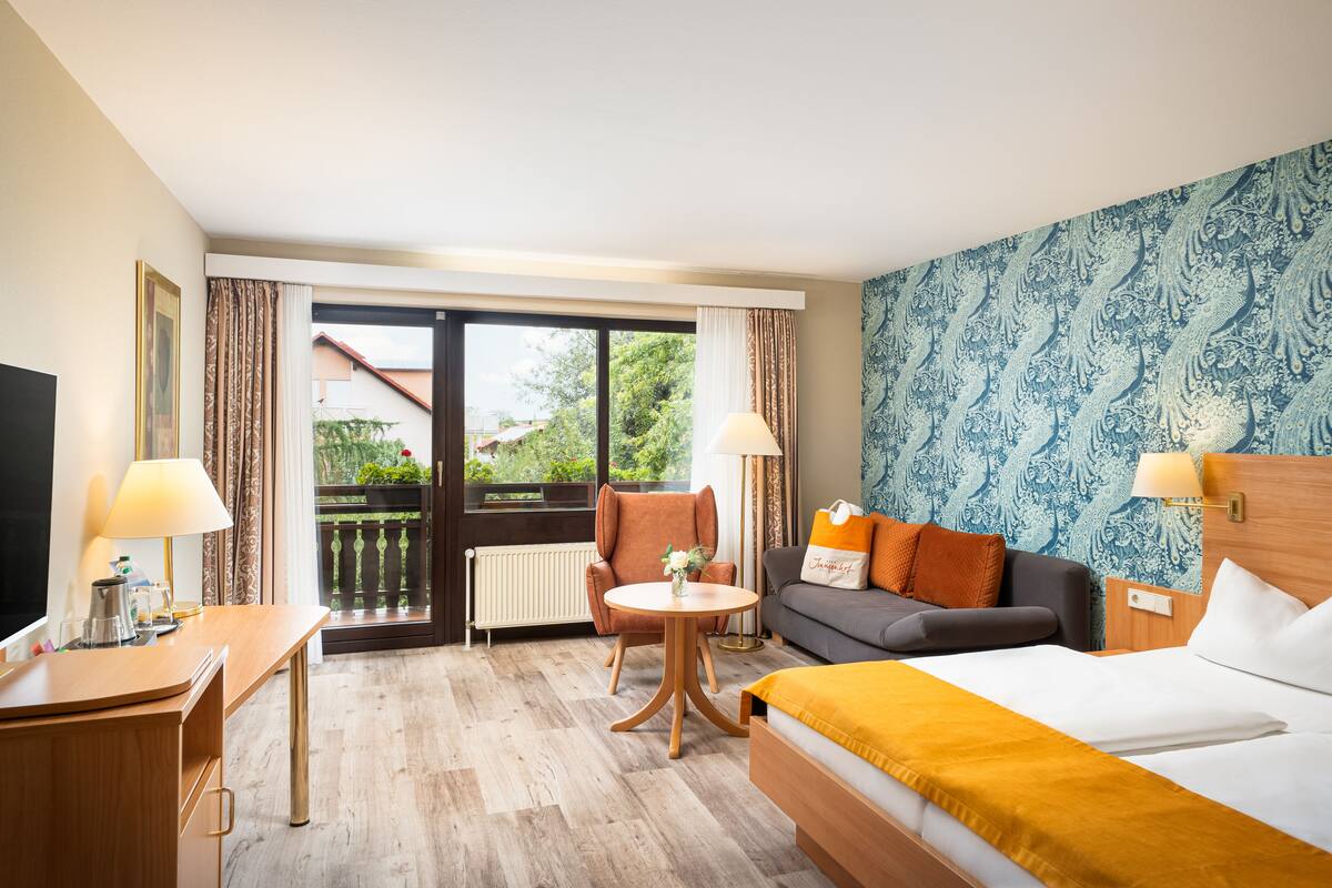deluxe double room | 1 bedroom, minibar, in-room safe, desk