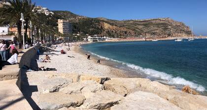 Delightful 2 bed Apartment in Javea Port. Air con, Wifi, Pool and Secure Garage.