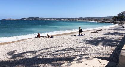 Delightful 2 bed Apartment in Javea Port. Air con, Wifi, Pool and Secure Garage.