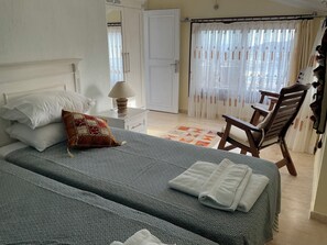 3 bedrooms, in-room safe, iron/ironing board, travel crib