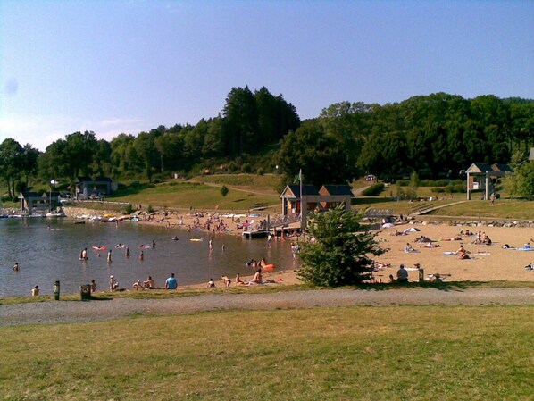 Solsenger og strandhåndklær