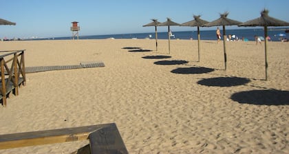 Villa de lujo con piscina privada con vistas al campo de golf, cerca de la playa.