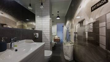 Exclusive Apartment, 1 Double Bed with Sofa bed, Non Smoking, Courtyard View | Bathroom