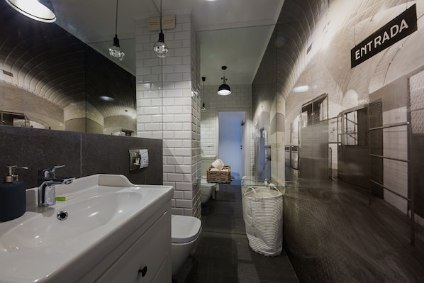 Exclusive Apartment, 1 Double Bed with Sofa bed, Non Smoking, Courtyard View | Bathroom | Shower, hair dryer, towels, shampoo