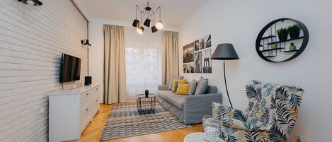 2 bedrooms, premium bedding, desk, iron/ironing board