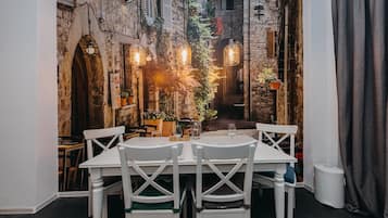 Exclusive Apartment, 1 Double Bed with Sofa bed, Non Smoking, Courtyard View | Private kitchen