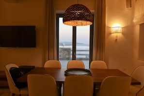 Villa | In-room dining