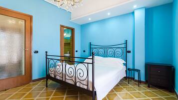 2 bedrooms, in-room safe, iron/ironing board, free WiFi