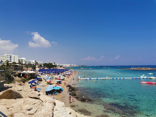 Appartement Andros - magnifique balcon, piscines, salle de gym, wifi et articles de plage