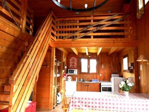 Fridge, microwave, oven, stovetop - Detached chalet, very well located in a very quiet set of 29 chalets. (Lamoura)