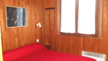 3 bedrooms, iron/ironing board, free WiFi
