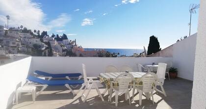 Geräumige Villa mit Gemeinschaftspool, 3 Minuten zu Fuß zum Burriana Beach