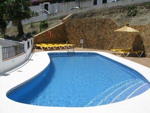 Pool - Spacious Villa With Communal Pool, 5 Min Walk To Burriana Beach (Nerja)